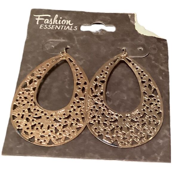 Fashion Essentials Jewelry - 🌼🌼Fashion Essentials hoop earrings. NWOT 🌼🌼
